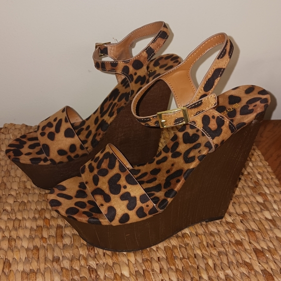 Bamboo Leopard Platform Wedges Size 7 - Picture 6 of 8